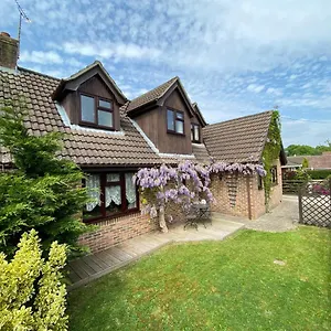 Stunning Rustic Home, New Forest National Park Holiday home